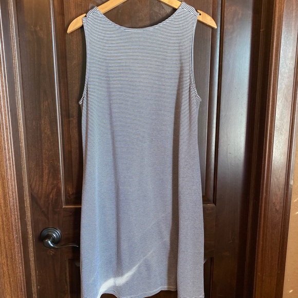 Boutique brand white and navy microstripe dress - Picture 9 of 9